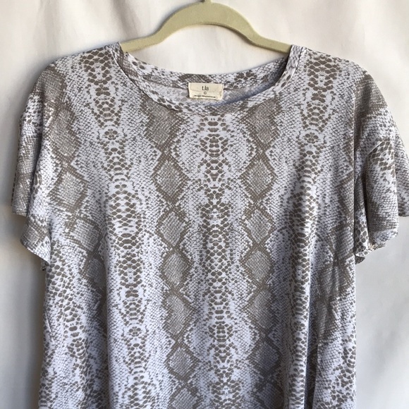 T.La python print flutter sleeve high-low top, size L - Picture 2 of 9